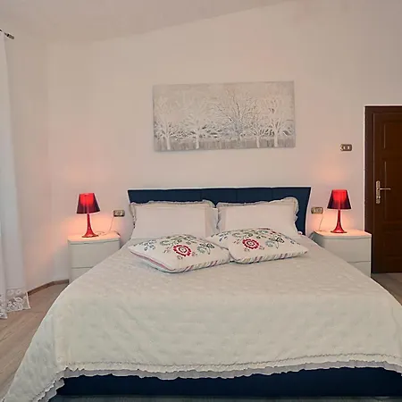 Viola Apartment *